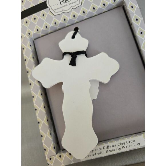 Blossom & Bliss Fragrance Diffuser Clay Cross Ornament - Scent has dissipated - Picture 2 of 3